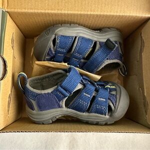 Keen Newport H2 Blue and Gray Sporty Sandals with Velcro - Toddler Size 5